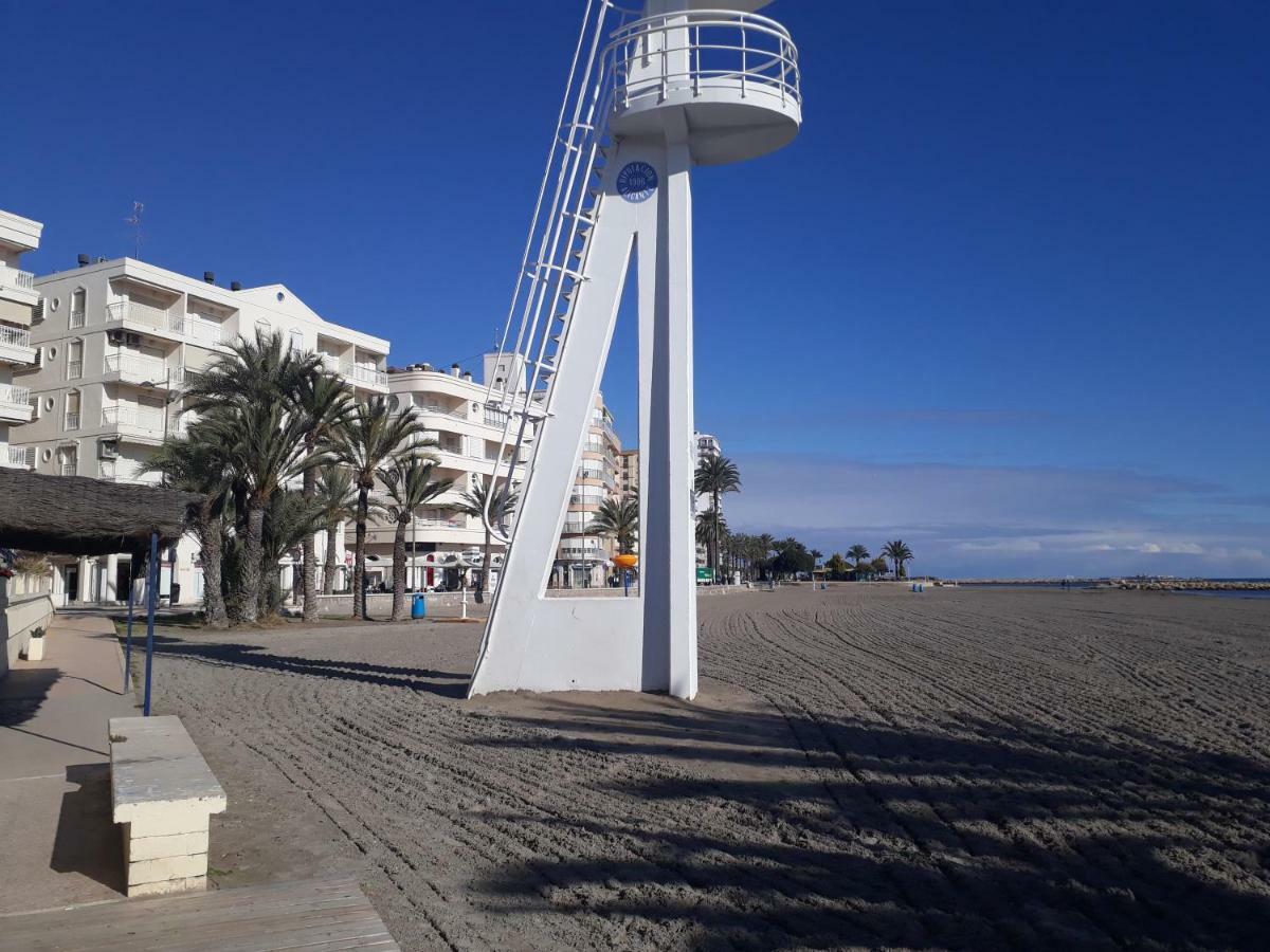 2 Bedroom'S Flat On The Beach, City Center, 1 Line 圣波拉 外观 照片