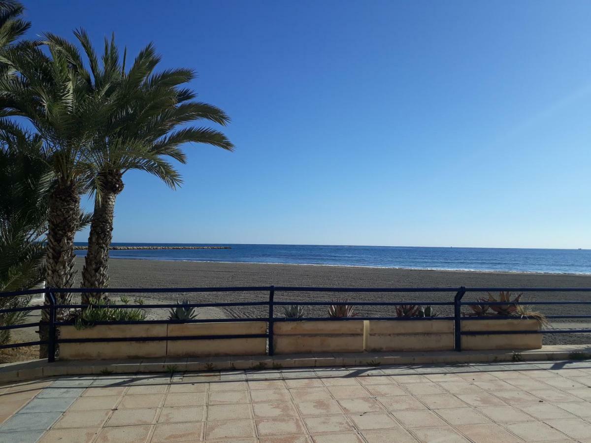 2 Bedroom'S Flat On The Beach, City Center, 1 Line 圣波拉 外观 照片