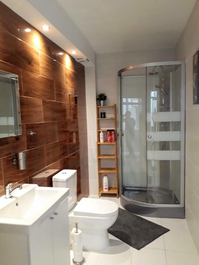 2 Bedroom'S Flat On The Beach, City Center, 1 Line 圣波拉 外观 照片